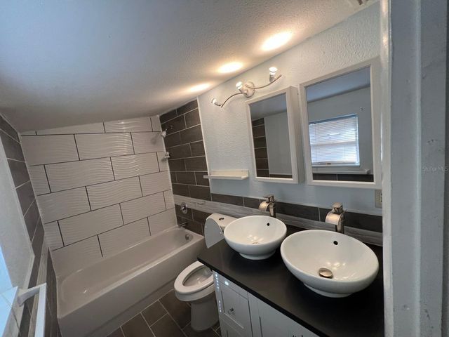 2010 E GENESEE STREET, Tampa, FL 33610