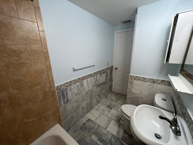 2010 E GENESEE STREET, Tampa, FL 33610