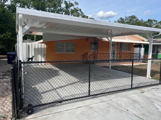 2010 E GENESEE STREET, Tampa, FL 33610