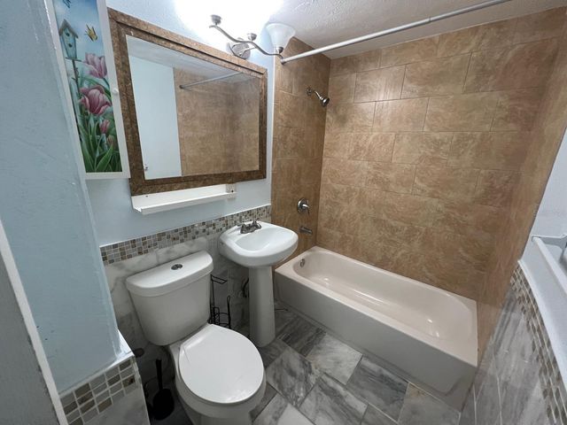 2010 E GENESEE STREET, Tampa, FL 33610