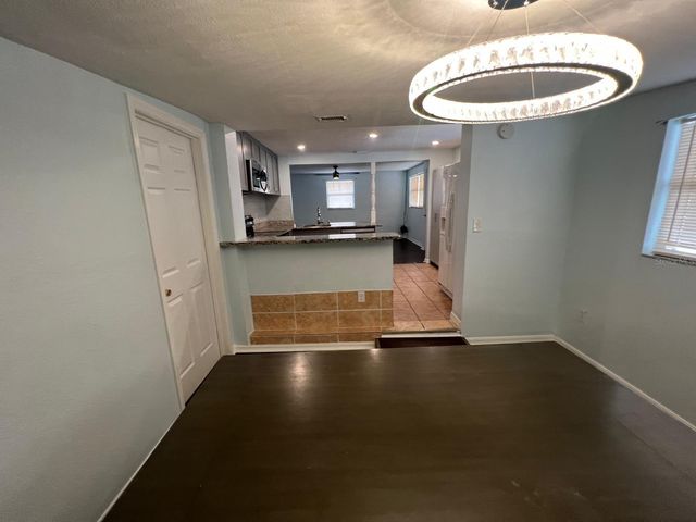 2010 E GENESEE STREET, Tampa, FL 33610