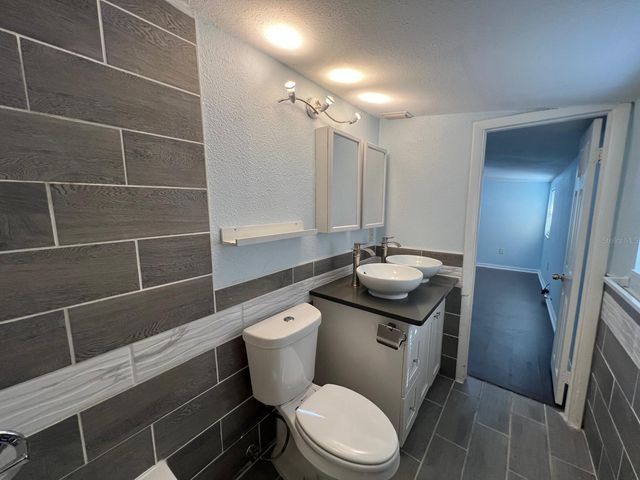 2010 E GENESEE STREET, Tampa, FL 33610