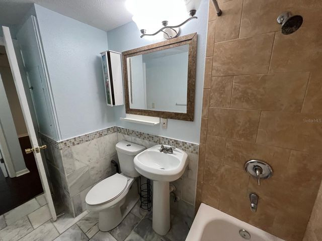 2010 E GENESEE STREET, Tampa, FL 33610