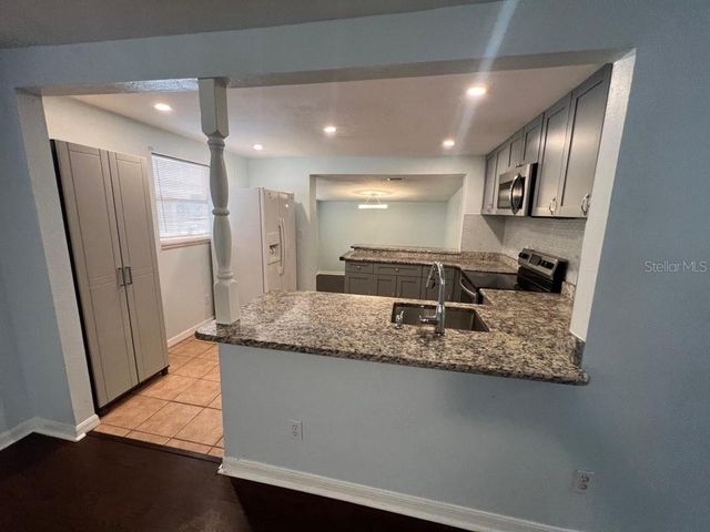 2010 E GENESEE STREET, Tampa, FL 33610