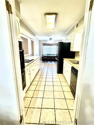 1111 Surrey Street S, Ardmore, OK 73401