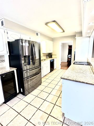 1111 Surrey Street S, Ardmore, OK 73401