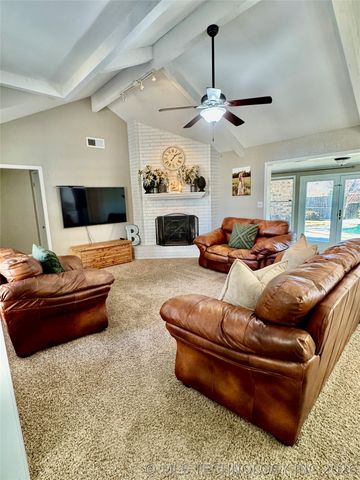 1111 Surrey Street S, Ardmore, OK 73401