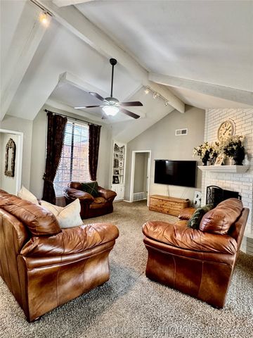 1111 Surrey Street S, Ardmore, OK 73401