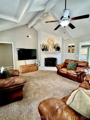 1111 Surrey Street S, Ardmore, OK 73401