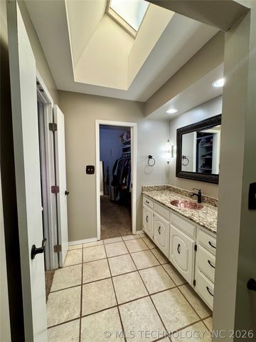 1111 Surrey Street S, Ardmore, OK 73401