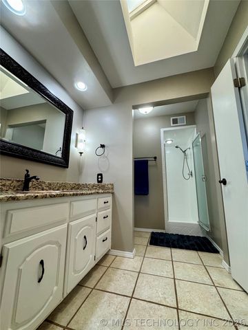 1111 Surrey Street S, Ardmore, OK 73401