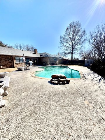 1111 Surrey Street S, Ardmore, OK 73401