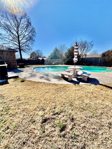 1111 Surrey Street S, Ardmore, OK 73401