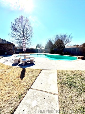 1111 Surrey Street S, Ardmore, OK 73401