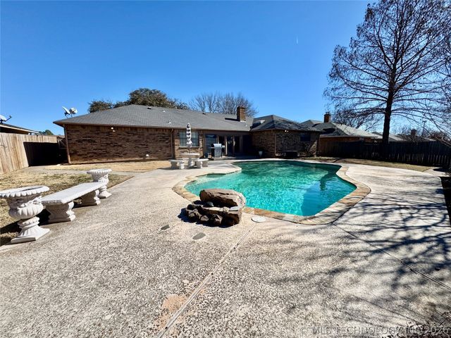 1111 Surrey Street S, Ardmore, OK 73401