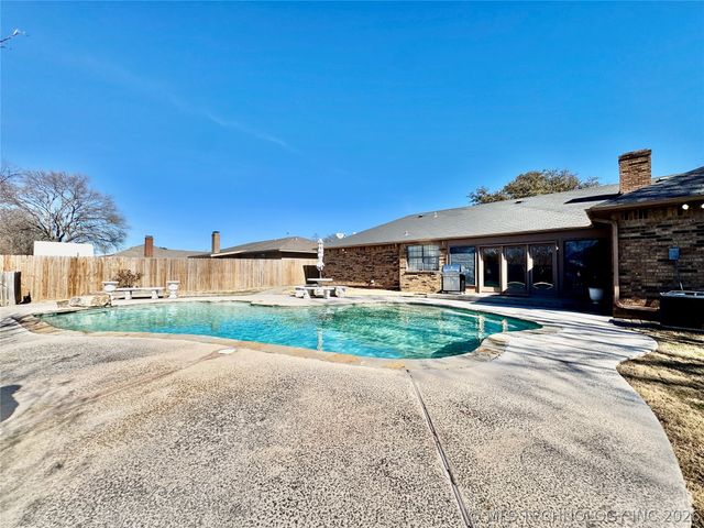 1111 Surrey Street S, Ardmore, OK 73401