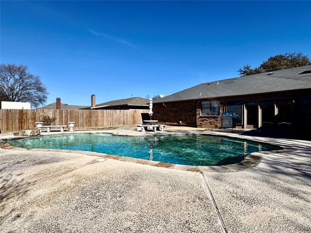 1111 Surrey Street S, Ardmore, OK 73401