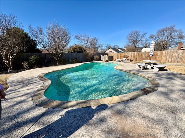 1111 Surrey Street S, Ardmore, OK 73401