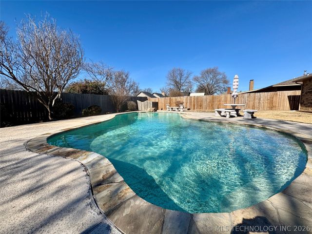 1111 Surrey Street S, Ardmore, OK 73401