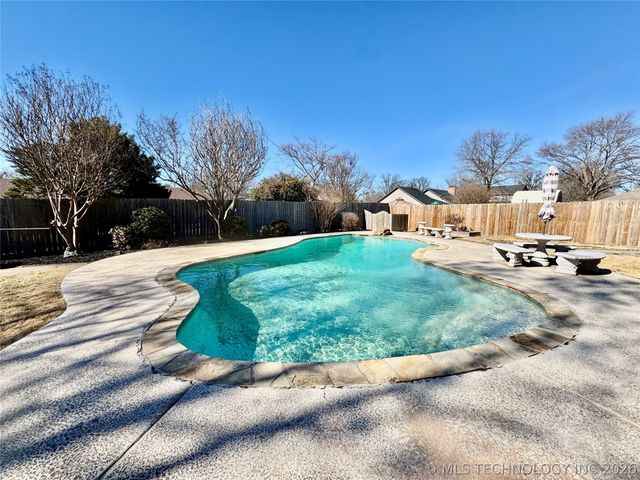 1111 Surrey Street S, Ardmore, OK 73401