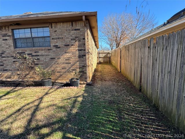 1111 Surrey Street S, Ardmore, OK 73401
