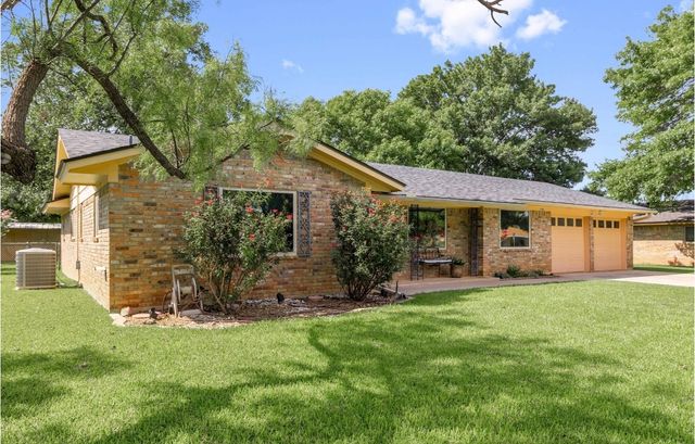 1703 Southgate Drive, Brownwood, TX 76801