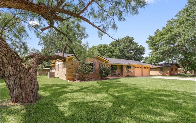 1703 Southgate Drive, Brownwood, TX 76801