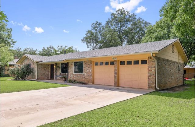 1703 Southgate Drive, Brownwood, TX 76801