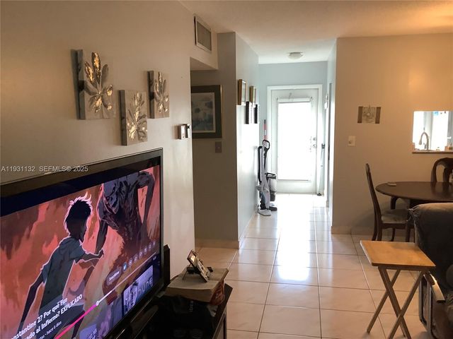 5181 W Oakland Park Blvd 214, Lauderdale Lakes, FL 33313