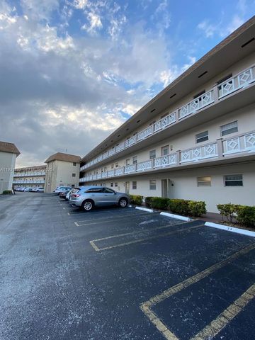 5181 W Oakland Park Blvd 214, Lauderdale Lakes, FL 33313