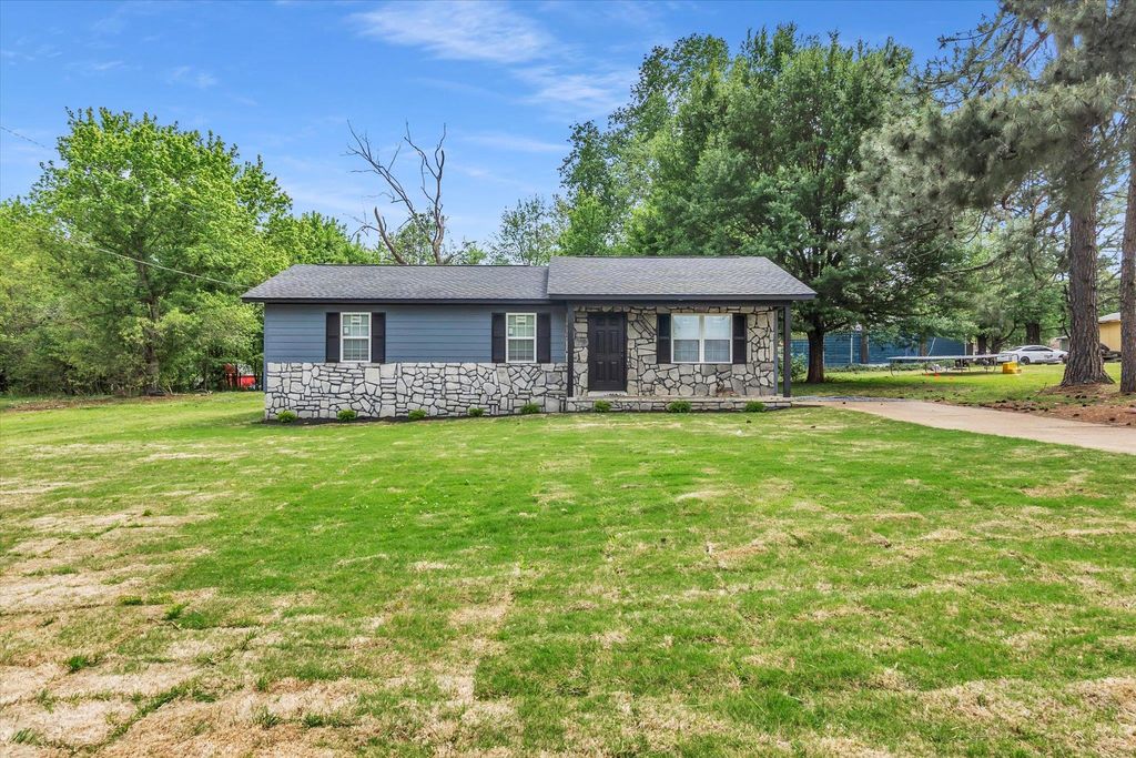 129 TATLOCK CIR, Covington, TN 38019