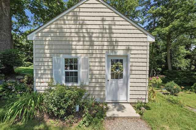 61 Houlton Street, Swansea, MA 02777