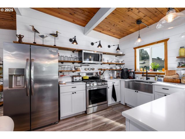 5750 HACIENDA Ave, Lincoln City, OR 97367