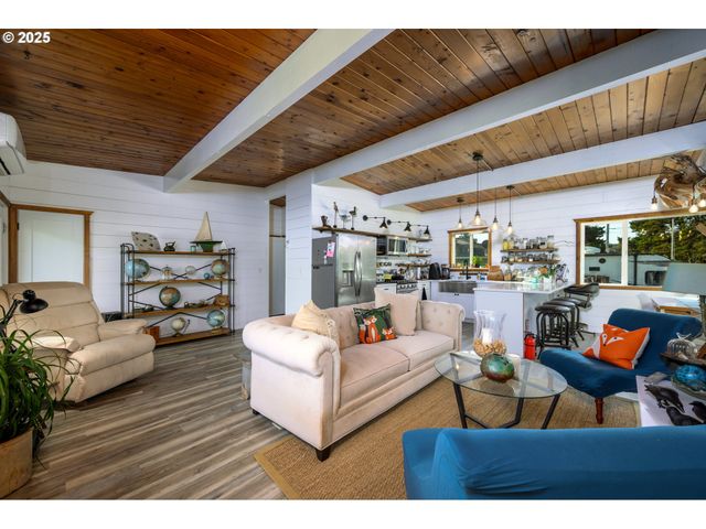5750 HACIENDA Ave, Lincoln City, OR 97367
