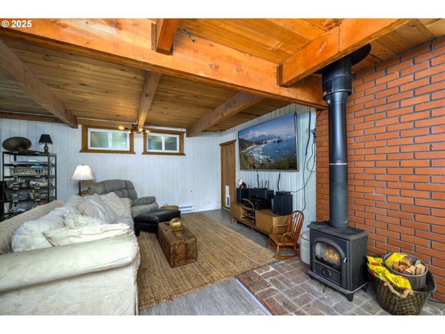 5750 HACIENDA Ave, Lincoln City, OR 97367