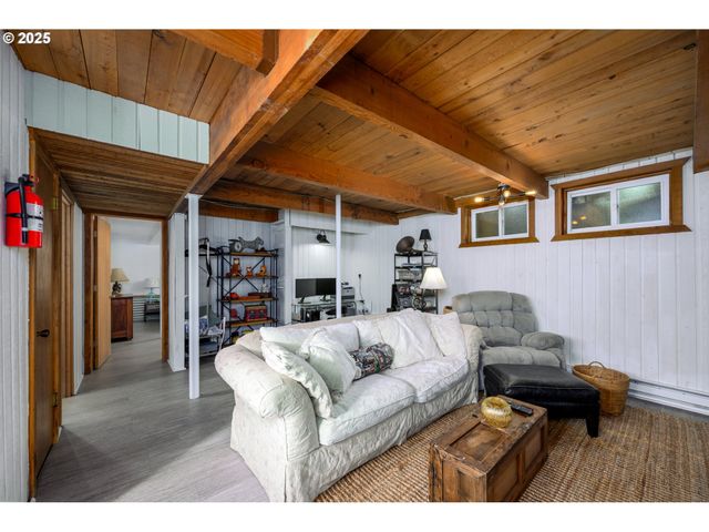 5750 HACIENDA Ave, Lincoln City, OR 97367