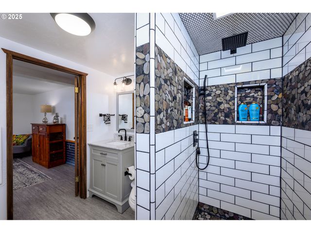 5750 HACIENDA Ave, Lincoln City, OR 97367