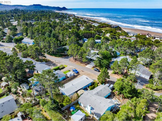 5750 HACIENDA Ave, Lincoln City, OR 97367
