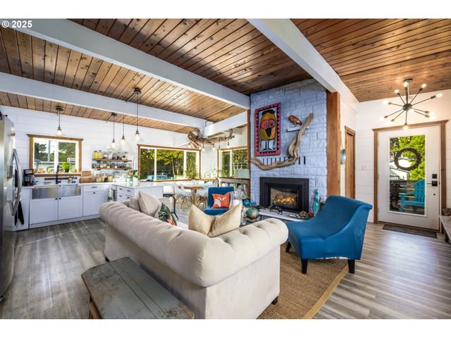 5750 HACIENDA Ave, Lincoln City, OR 97367