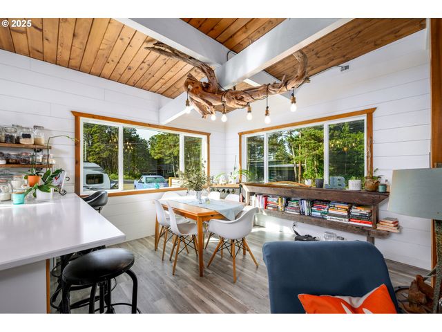 5750 HACIENDA Ave, Lincoln City, OR 97367