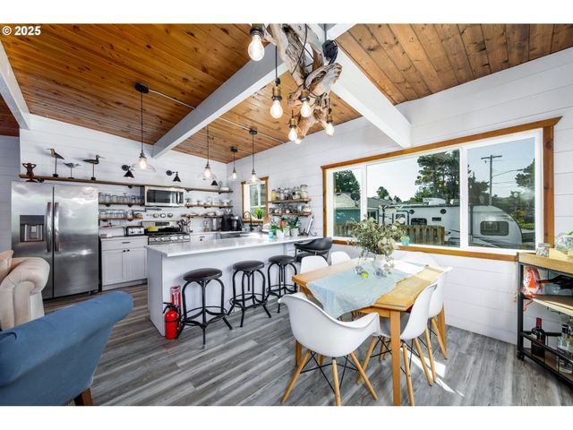 5750 HACIENDA Ave, Lincoln City, OR 97367