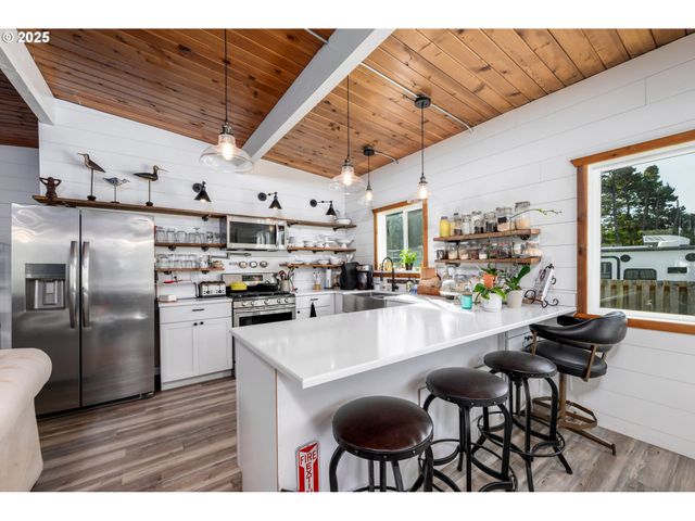 5750 HACIENDA Ave, Lincoln City, OR 97367