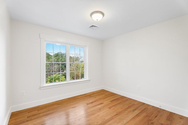 76 Valmor St, Worcester, MA 01604
