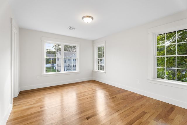 76 Valmor St, Worcester, MA 01604
