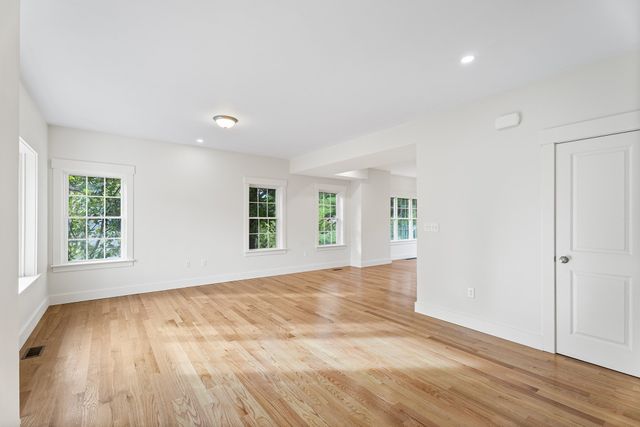 76 Valmor St, Worcester, MA 01604