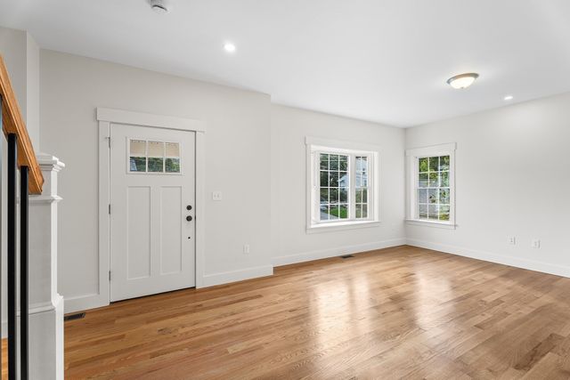76 Valmor St, Worcester, MA 01604