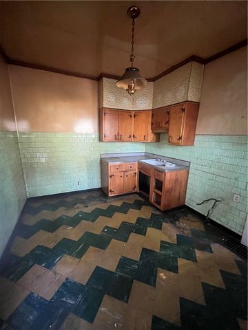 801 Fallowfield, Charleroi Boro, PA 15022