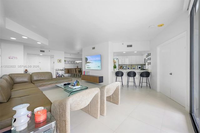 20281 E Country Club Dr 2310, Aventura, FL 33180