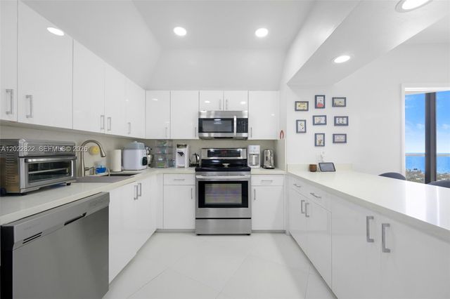 20281 E Country Club Dr 2310, Aventura, FL 33180