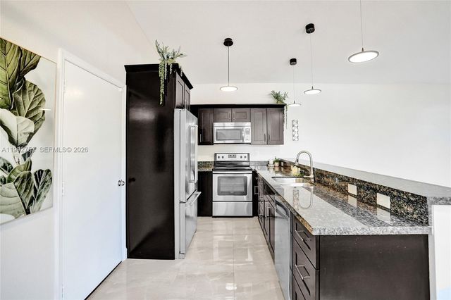 60 NE 26th St 60, Wilton Manors, FL 33305